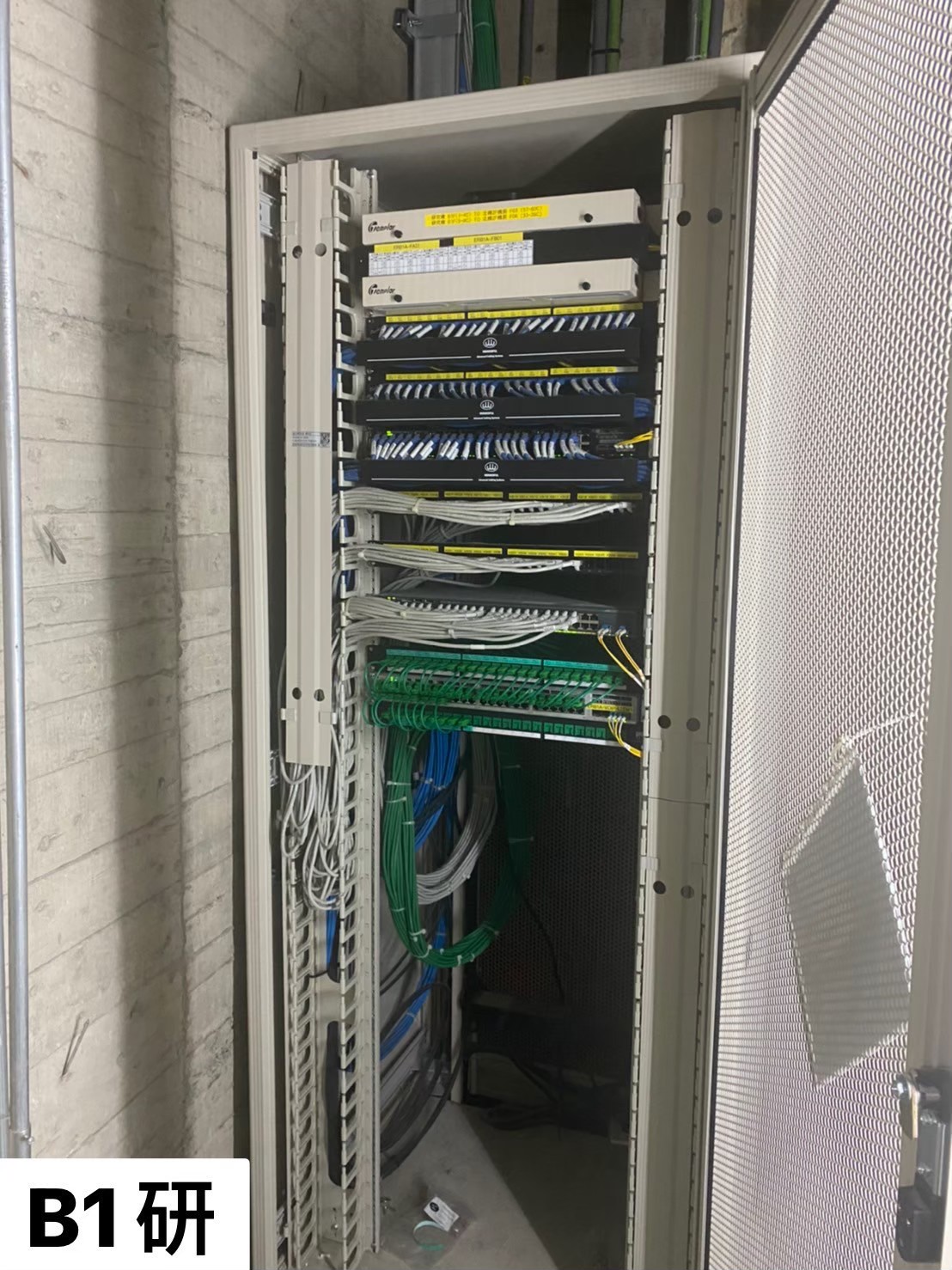 中研院機房整線